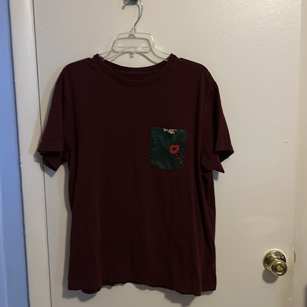 Original Use L Red, Green and White Floral Short Sleeve Shirt
